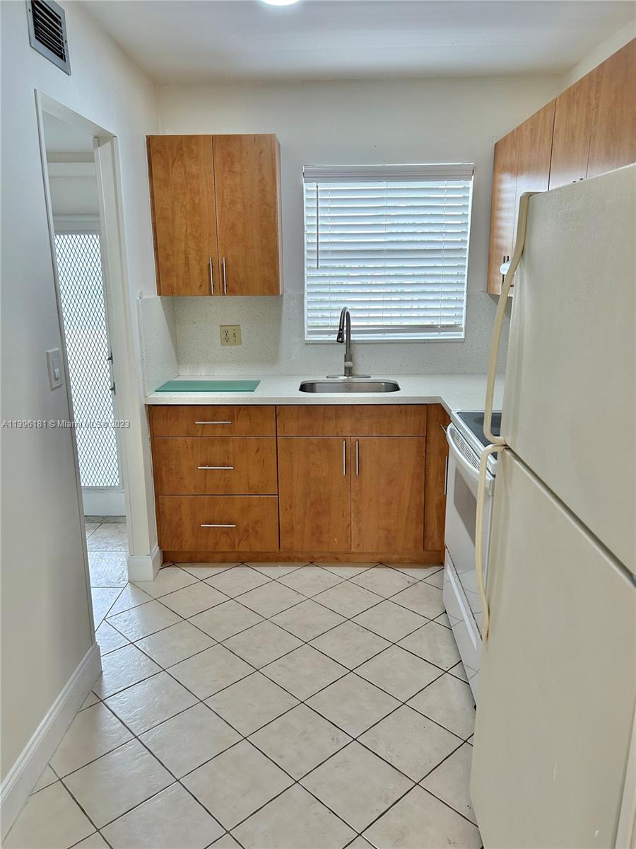 SUNRISE LAKES 54 CONDO - Residential Lease