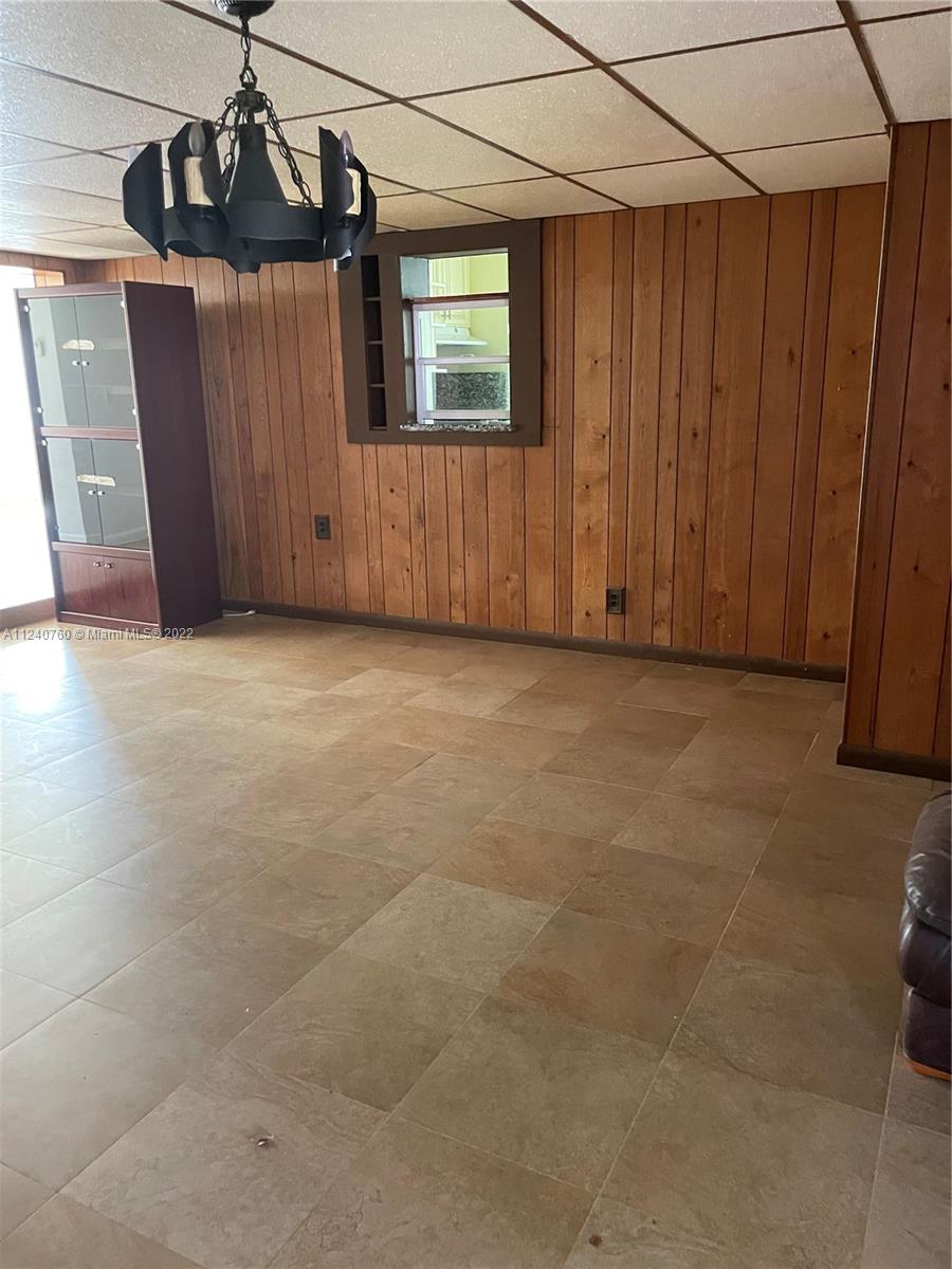 HOLLYWOOD HILLS - Residential Lease
