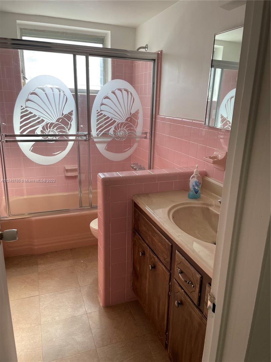 HOLLYWOOD HILLS - Residential Lease