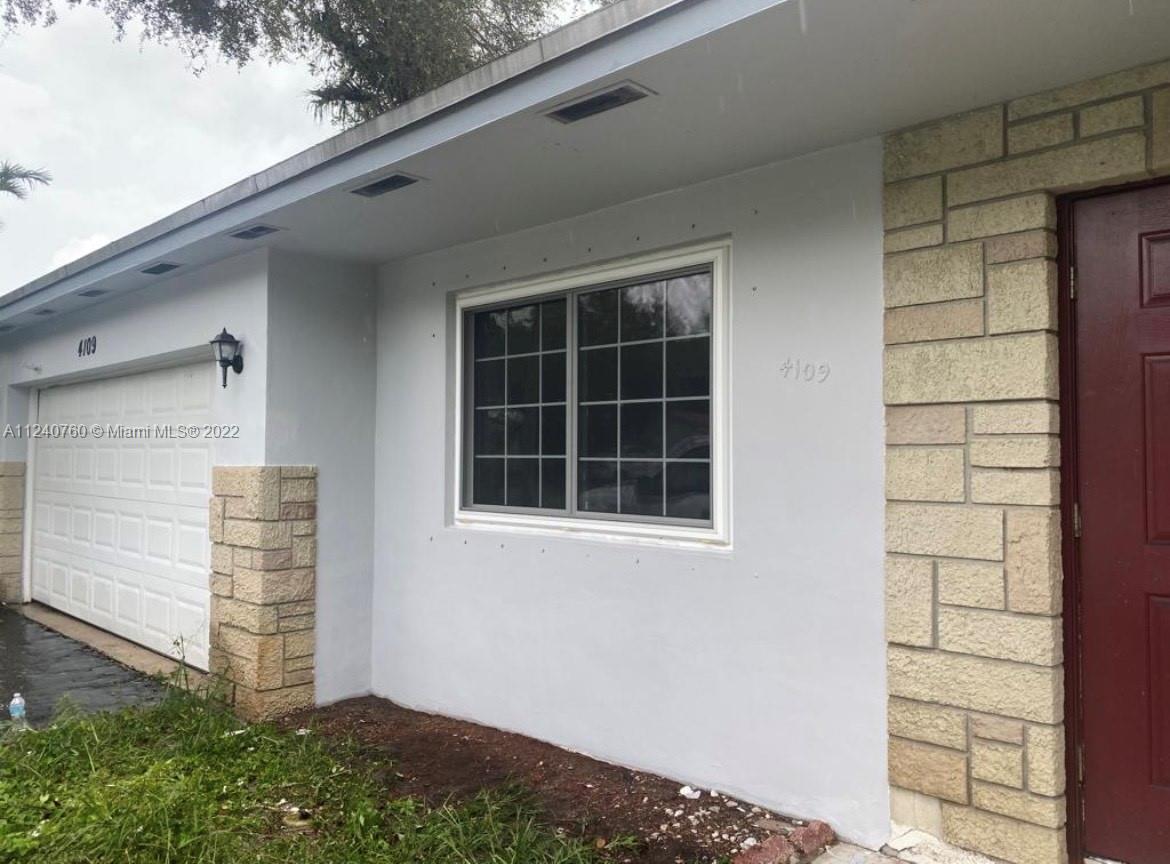 HOLLYWOOD HILLS - Residential Lease