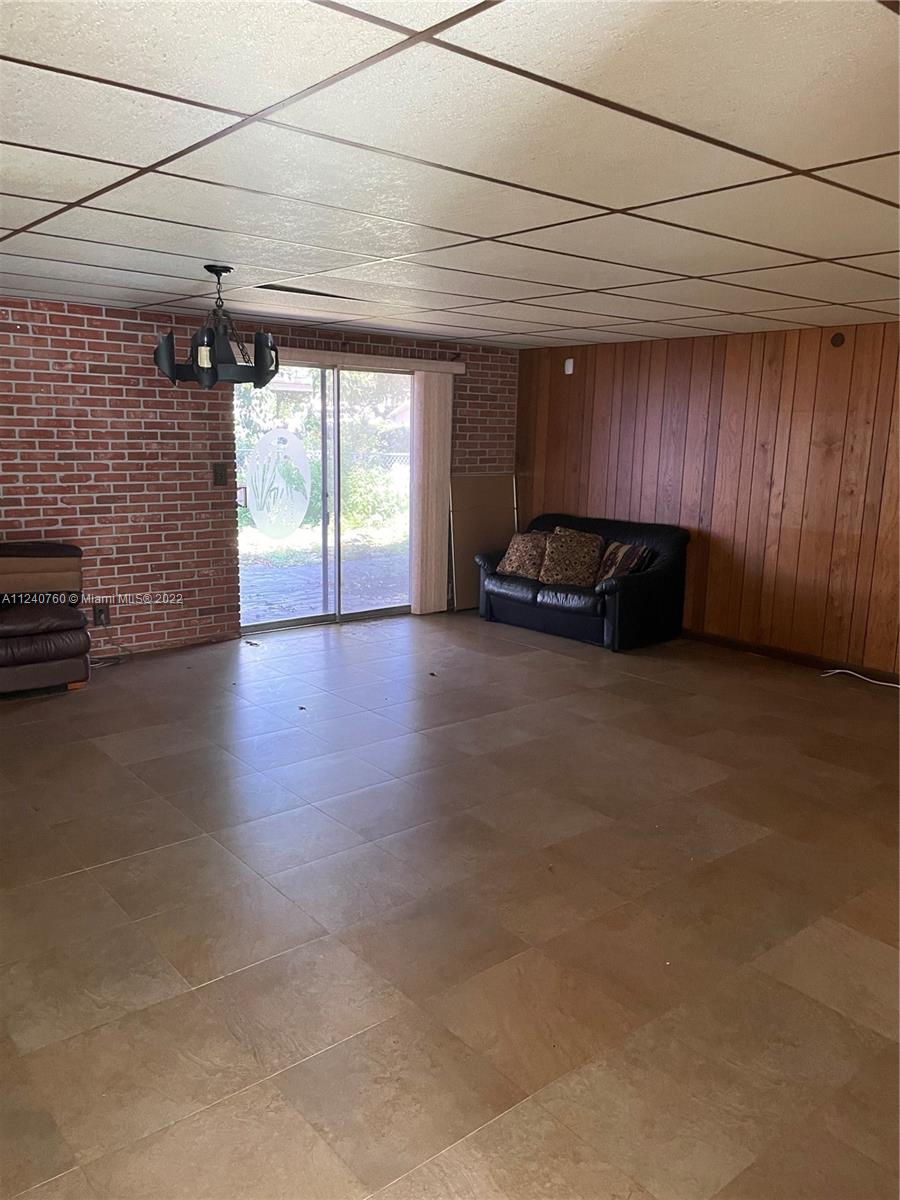 HOLLYWOOD HILLS - Residential Lease