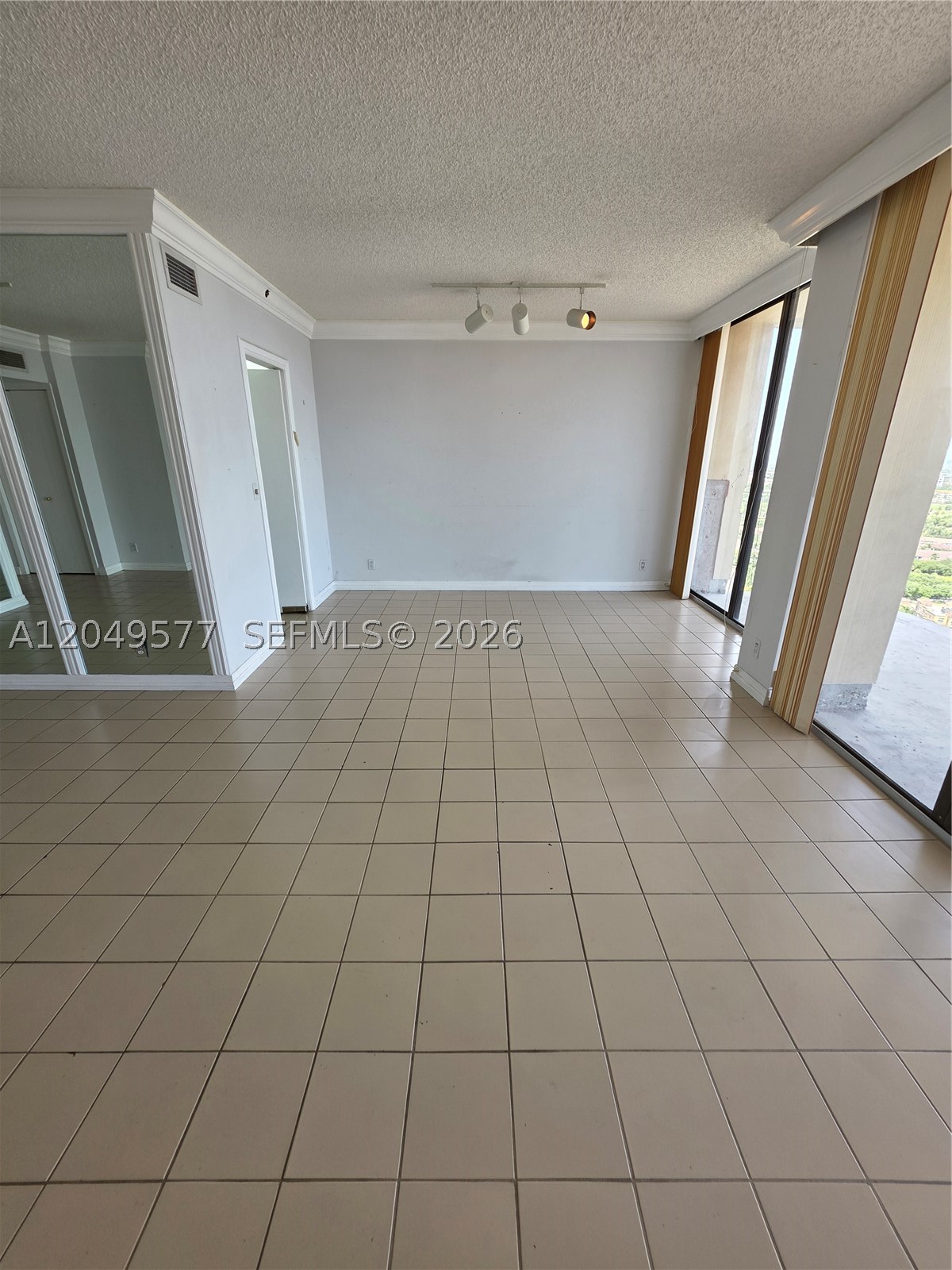 TURNBERRY TOWERS CONDO - Residential