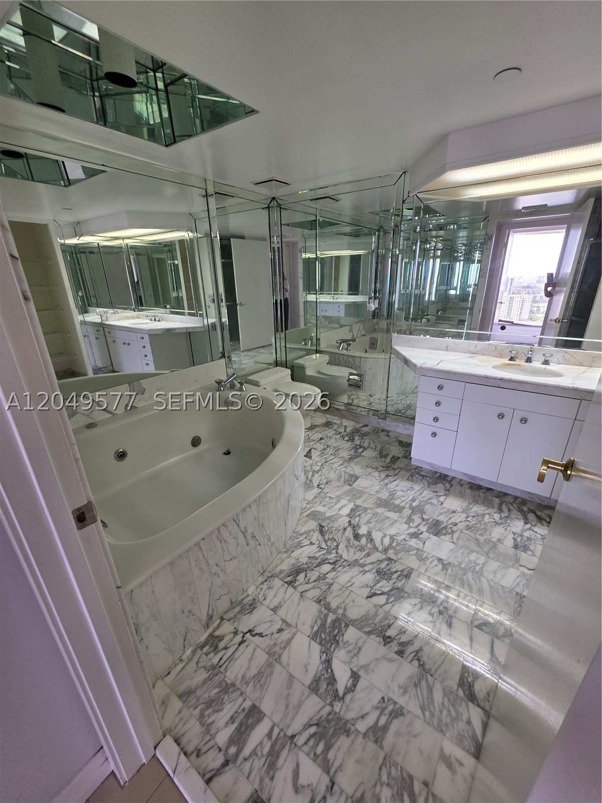 TURNBERRY TOWERS CONDO - Residential