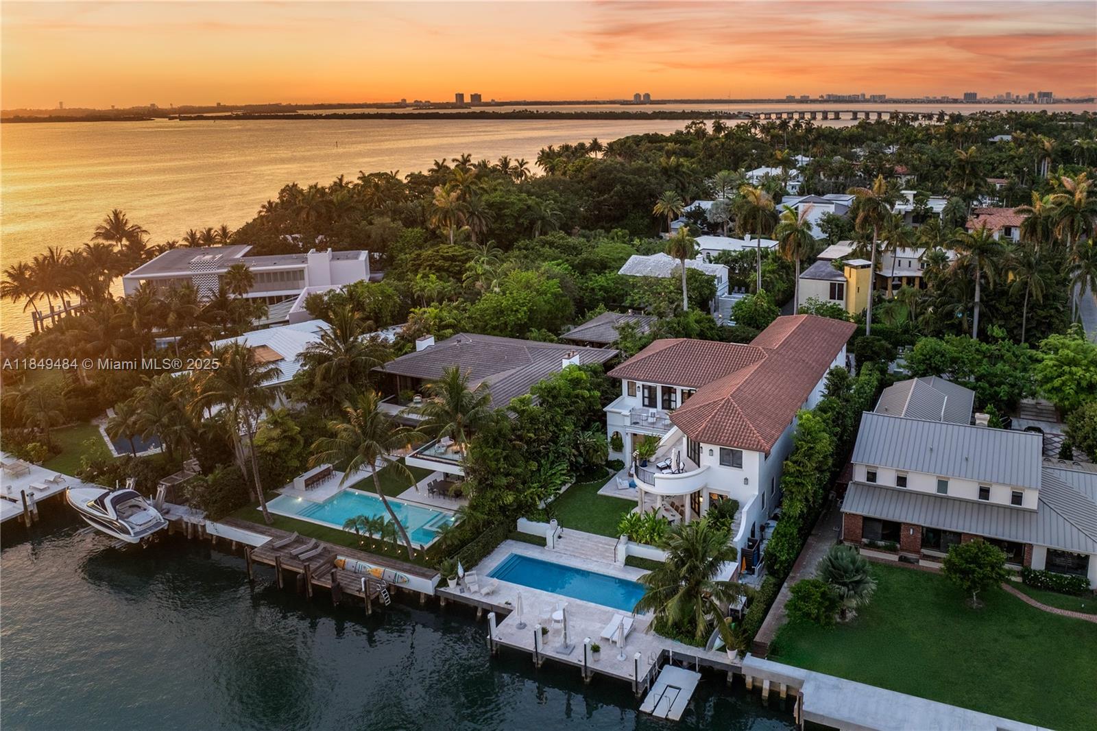 SUNSET ISLANDS-ISLAND NO - Residential