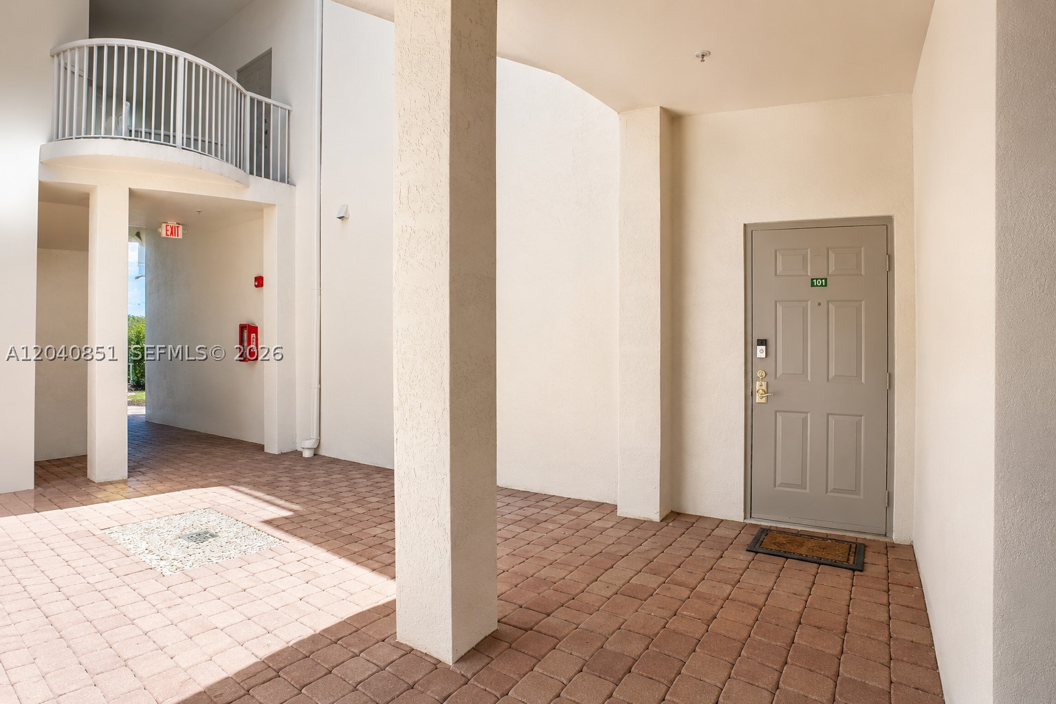 COURTYARDS THREE CONDO - Residential