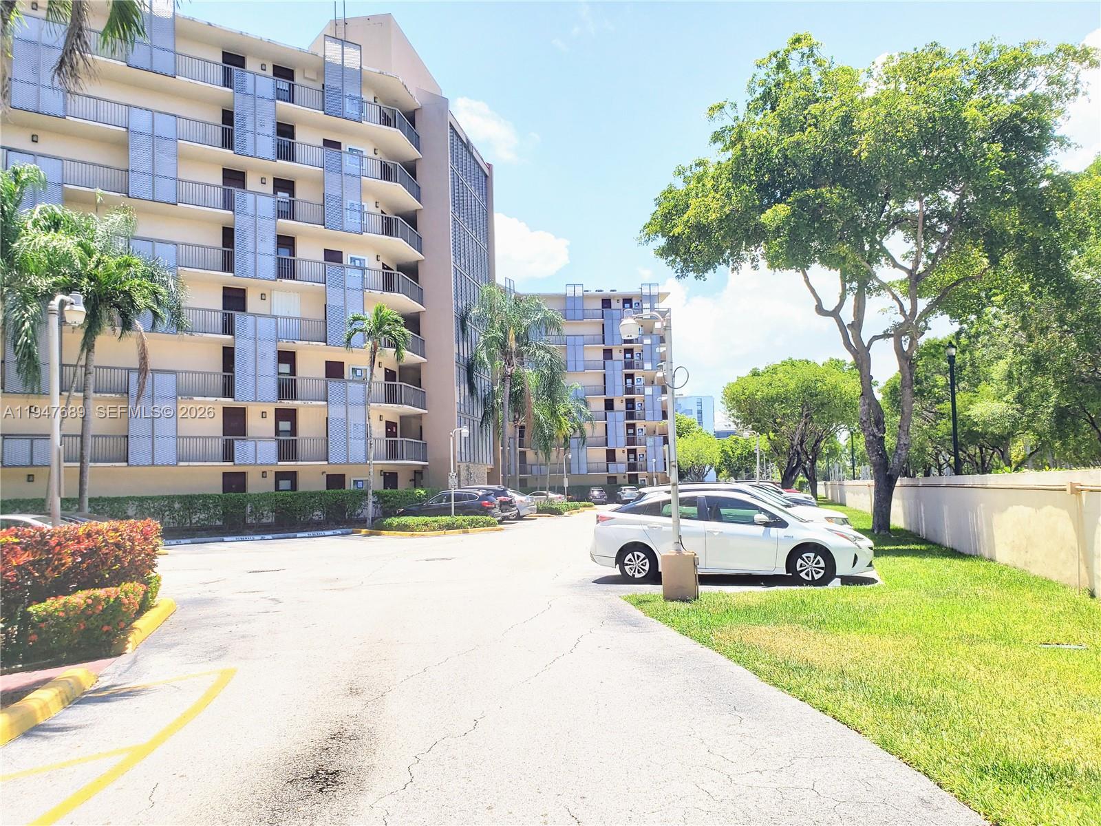 BRAVURA II CONDO - Residential