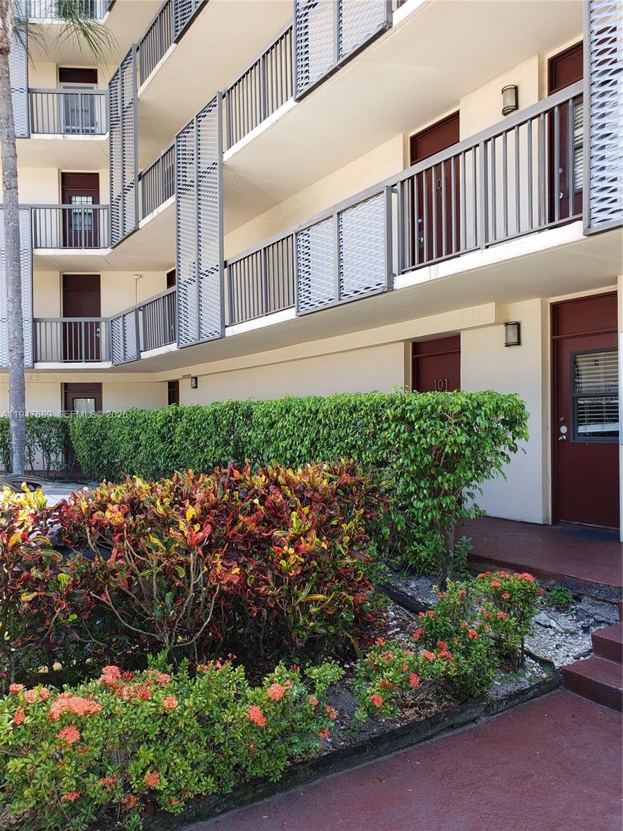 BRAVURA II CONDO - Residential