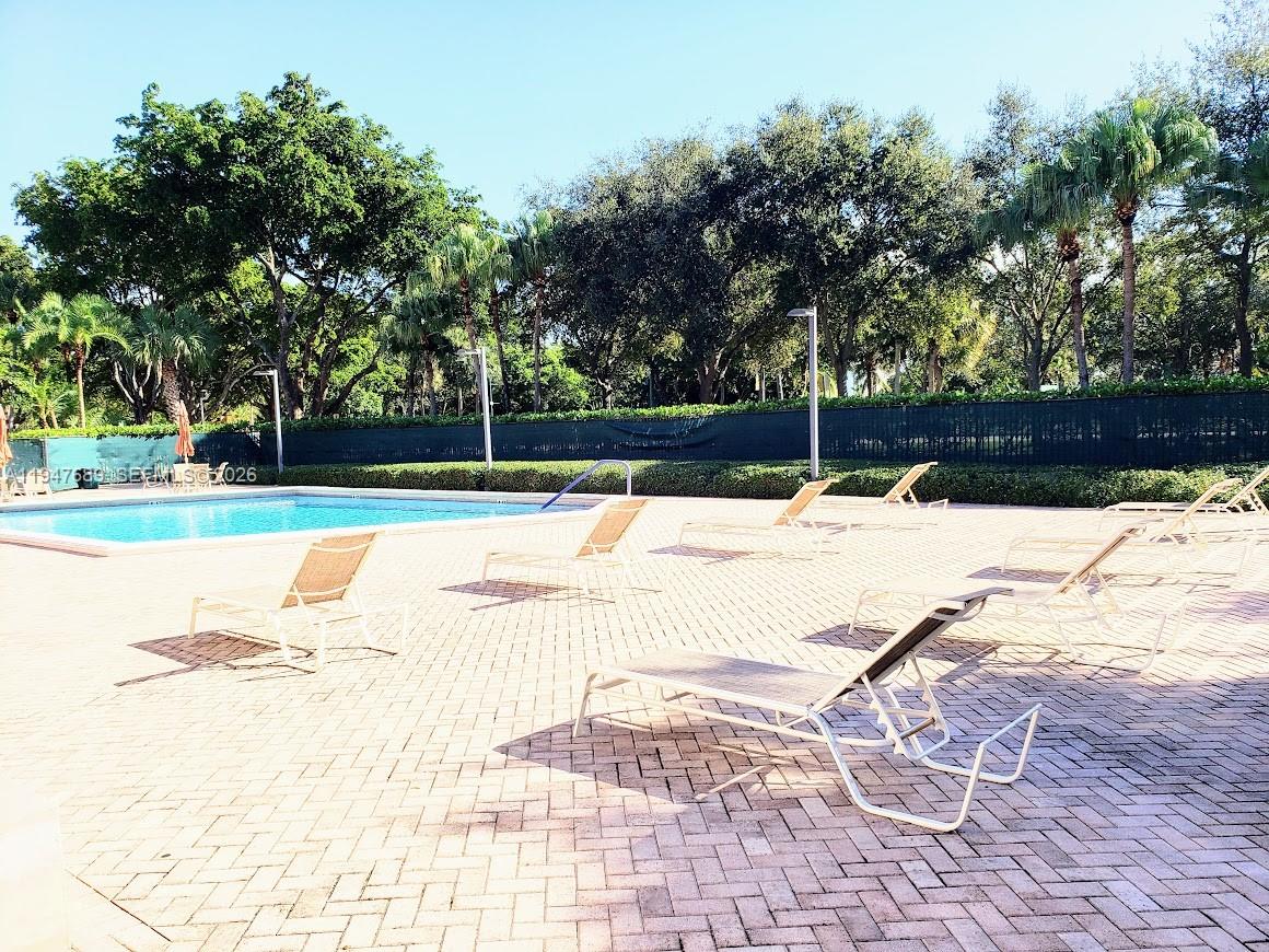 BRAVURA II CONDO - Residential