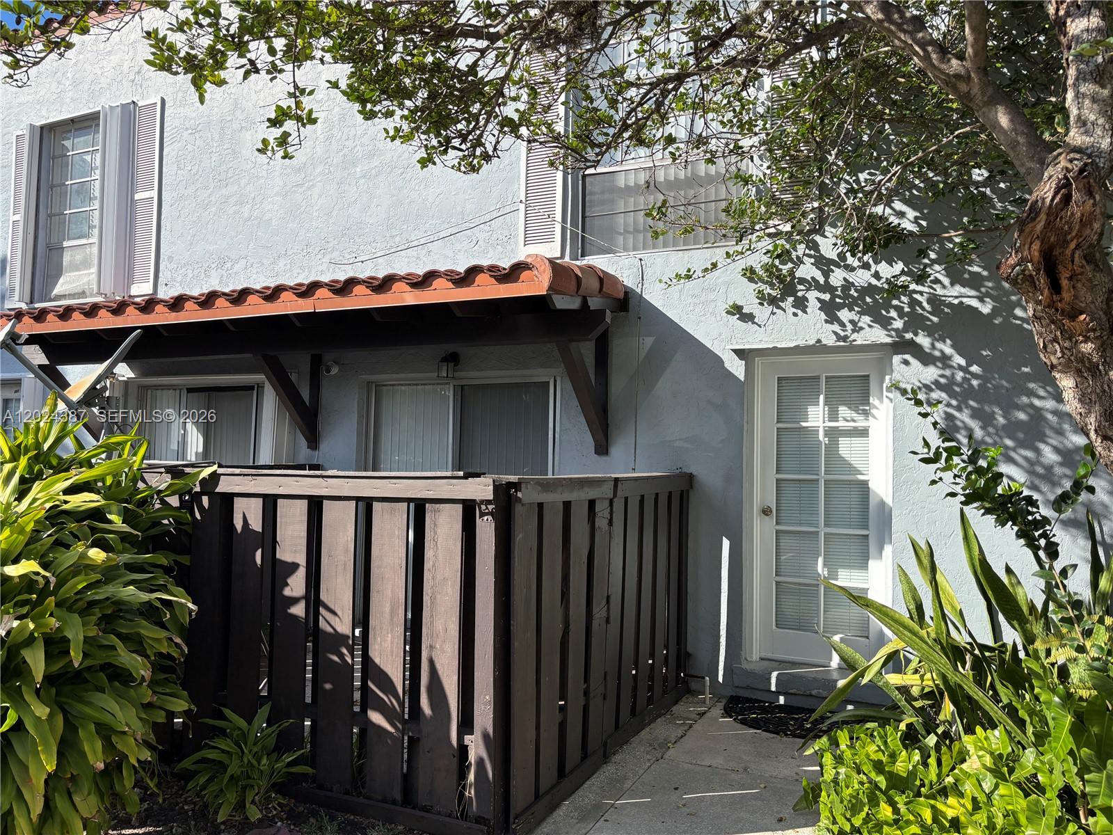 SPANISH TRACE CONDO - Residential Lease