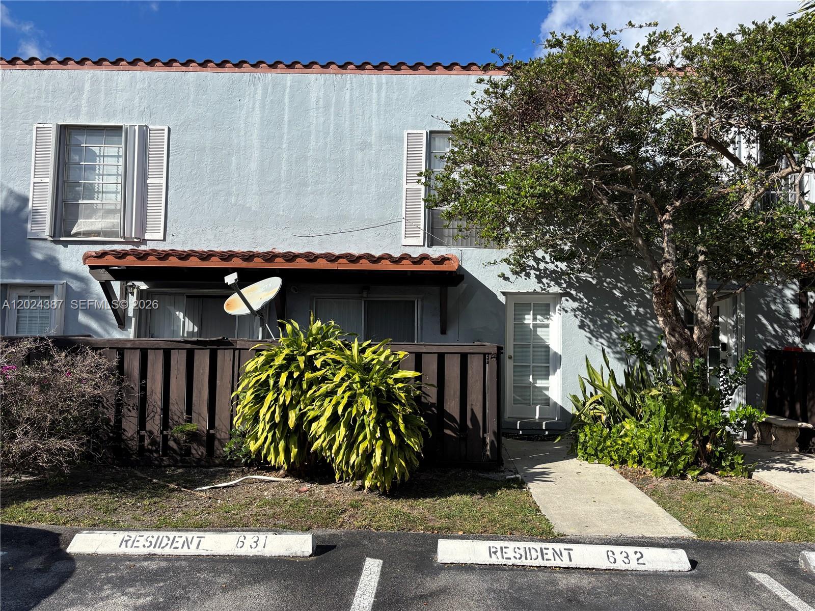 SPANISH TRACE CONDO - Residential Lease