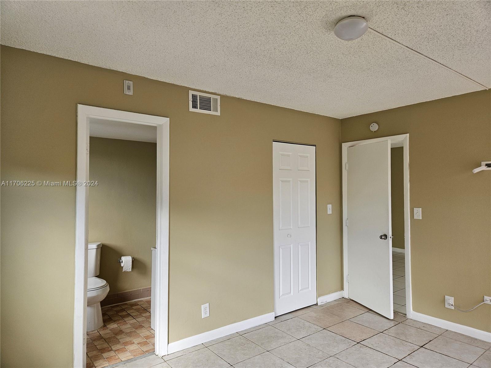 LAKESHORE AT UNIVERSITY P - Residential