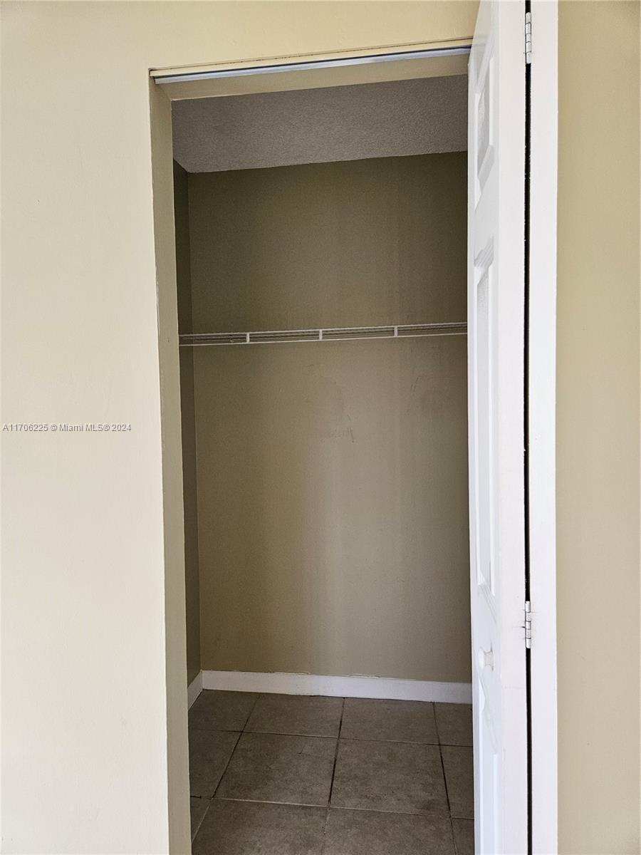 LAKESHORE AT UNIVERSITY P - Residential