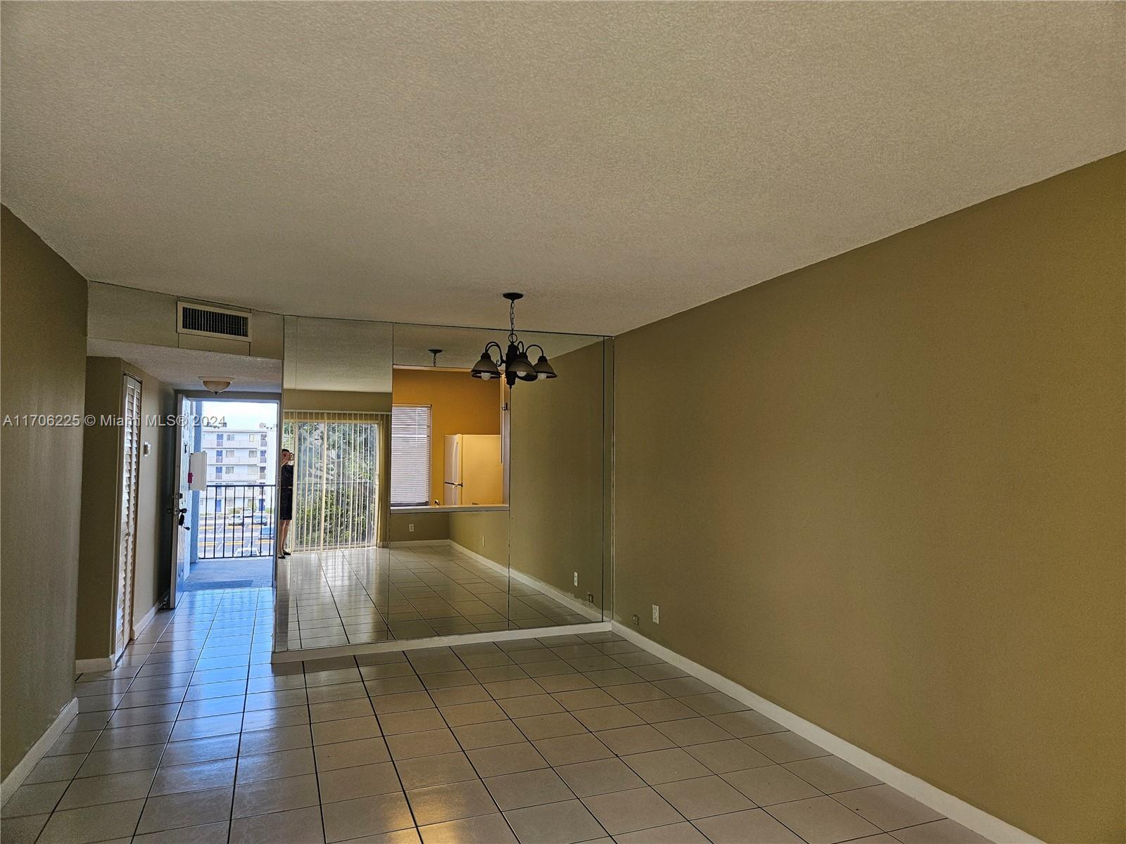 LAKESHORE AT UNIVERSITY P - Residential
