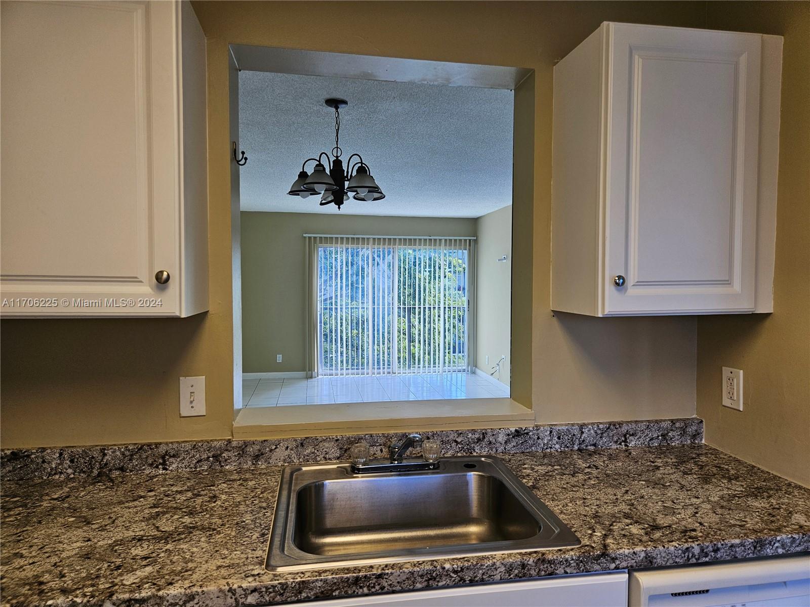 LAKESHORE AT UNIVERSITY P - Residential