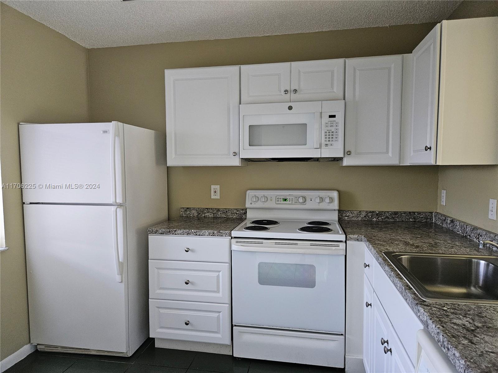 LAKESHORE AT UNIVERSITY P - Residential