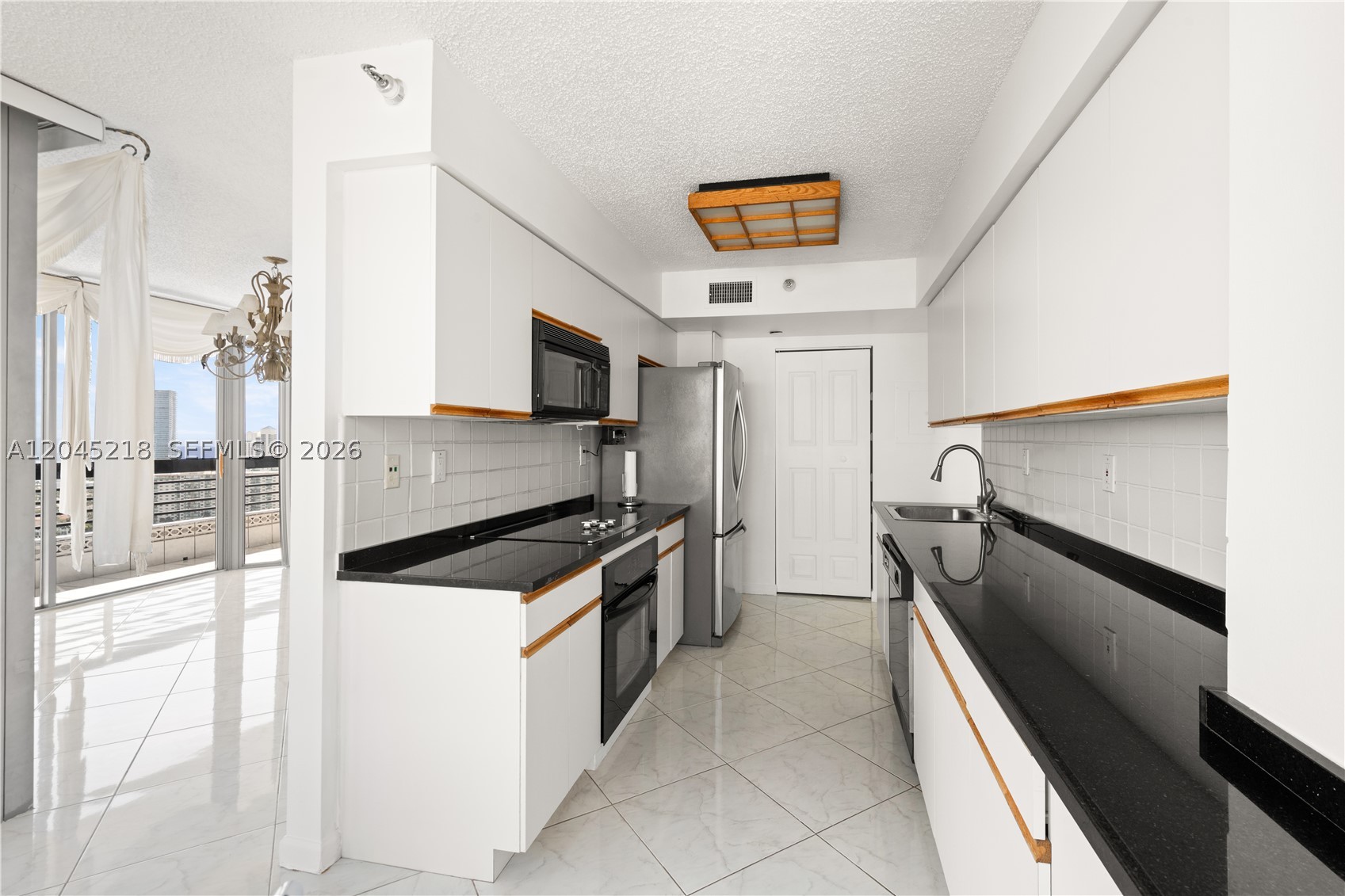 MYSTIC POINTE TOWER 500 C - Residential Lease