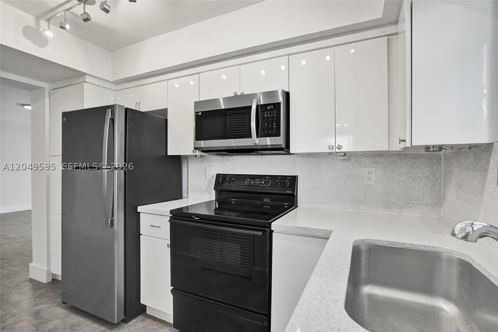 DELVISTA B CONDO - Residential