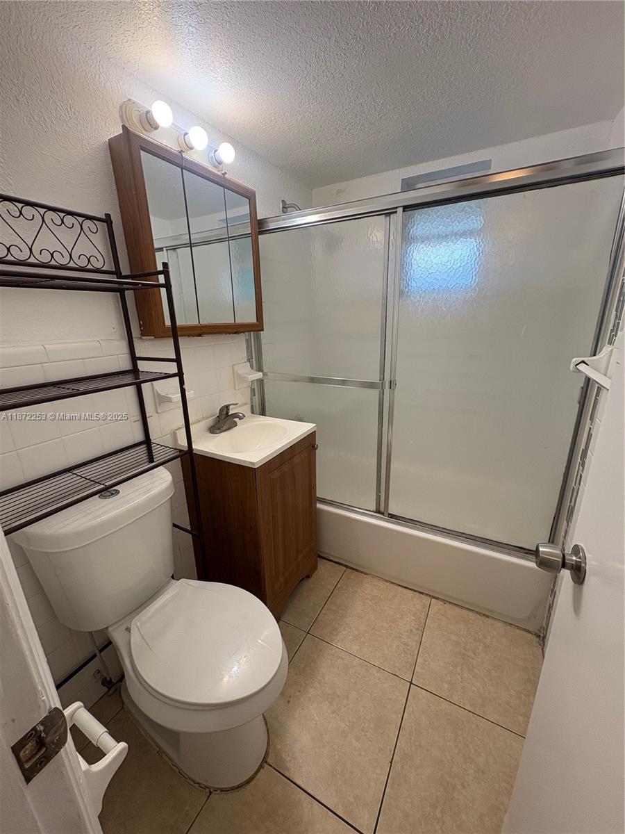 ROYAL POINCIANA CONDO - Residential Lease