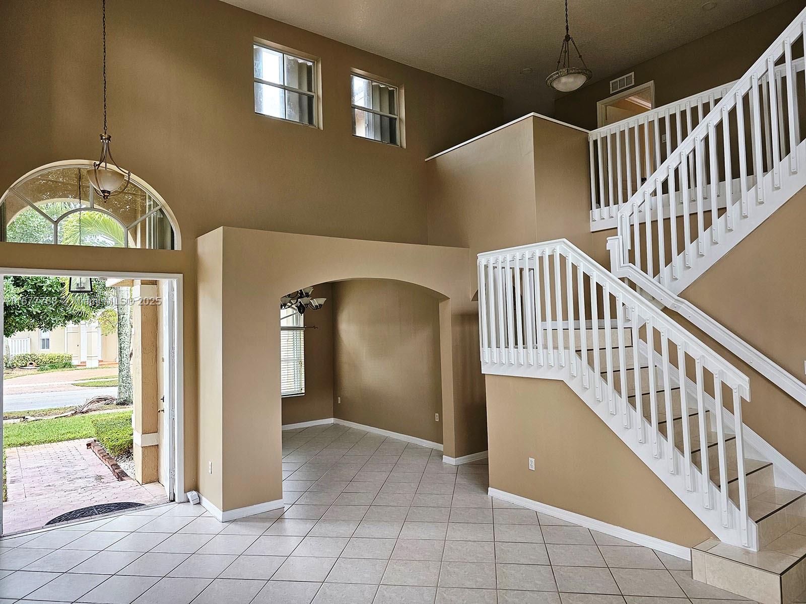 POD 6 AT MONARCH LAKES - Residential Lease