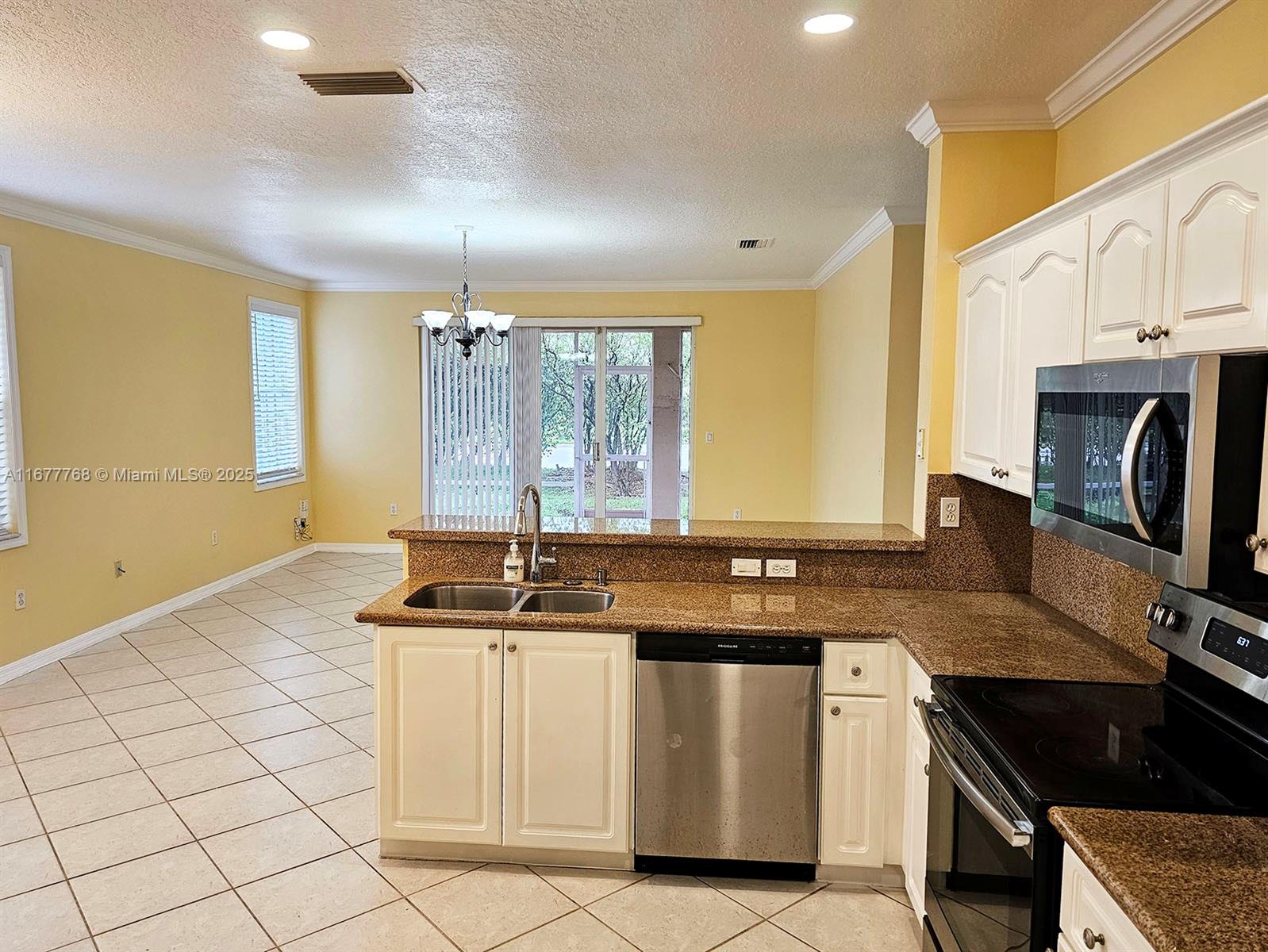 POD 6 AT MONARCH LAKES - Residential Lease