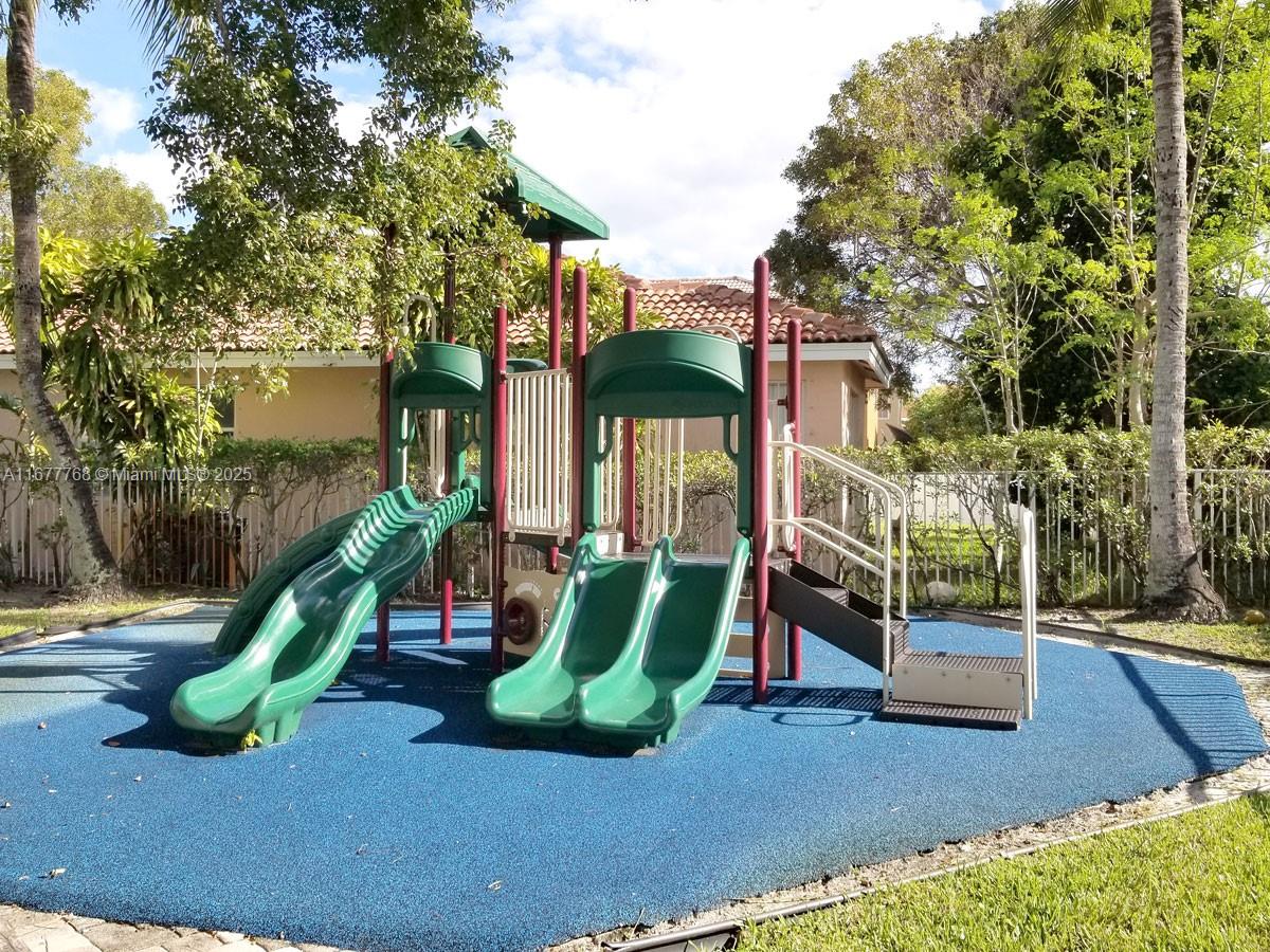 POD 6 AT MONARCH LAKES - Residential Lease