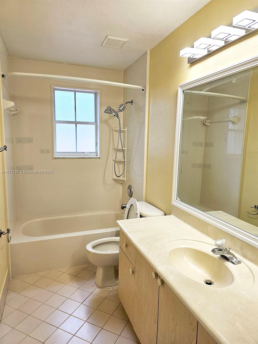 POD 6 AT MONARCH LAKES - Residential Lease