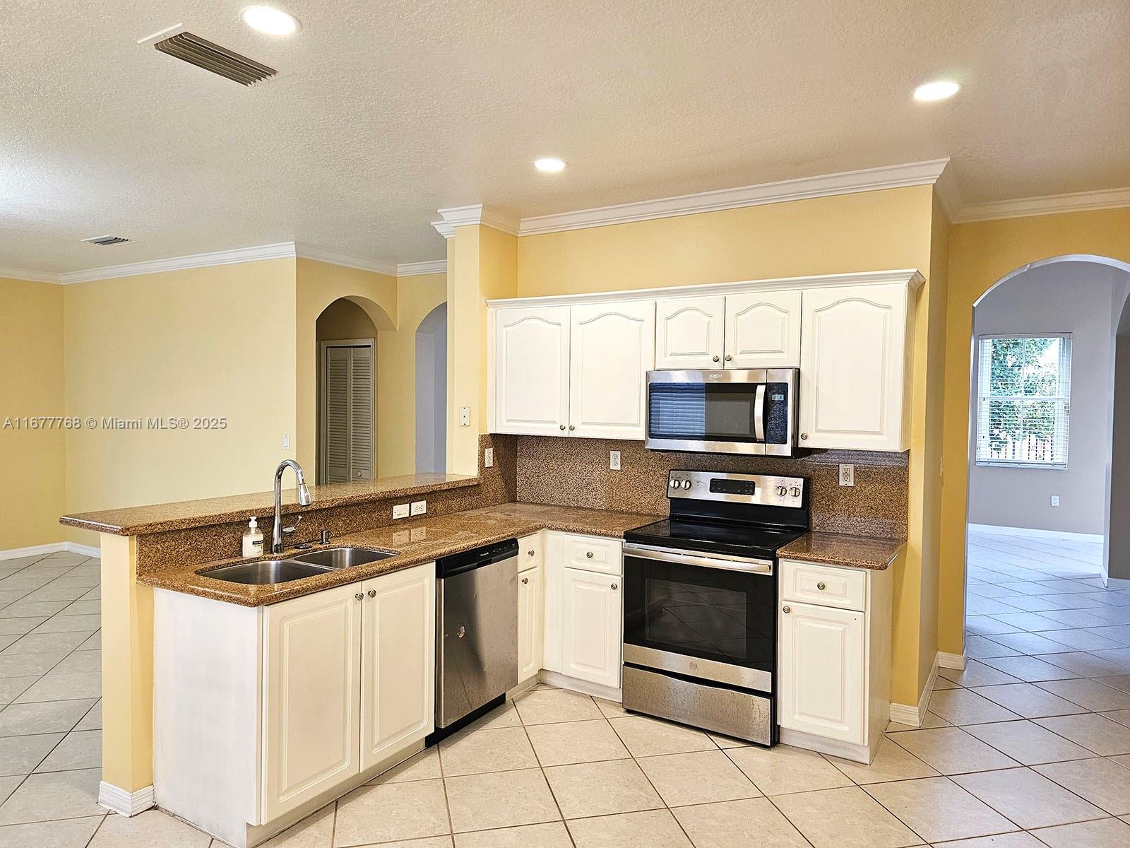 POD 6 AT MONARCH LAKES - Residential Lease