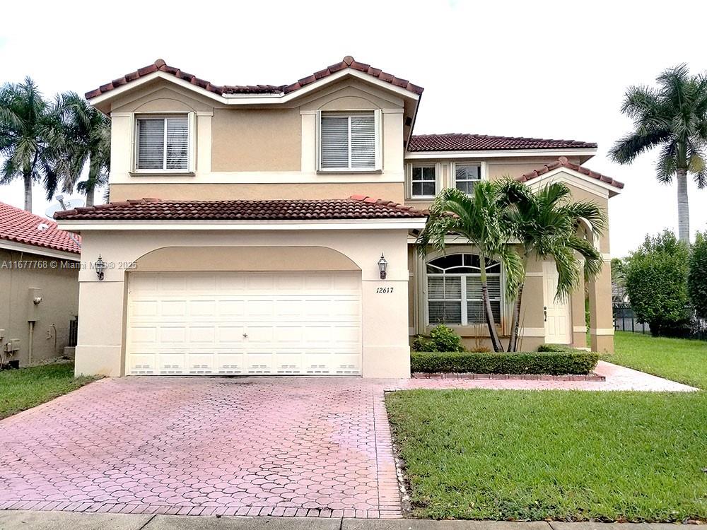POD 6 AT MONARCH LAKES - Residential Lease