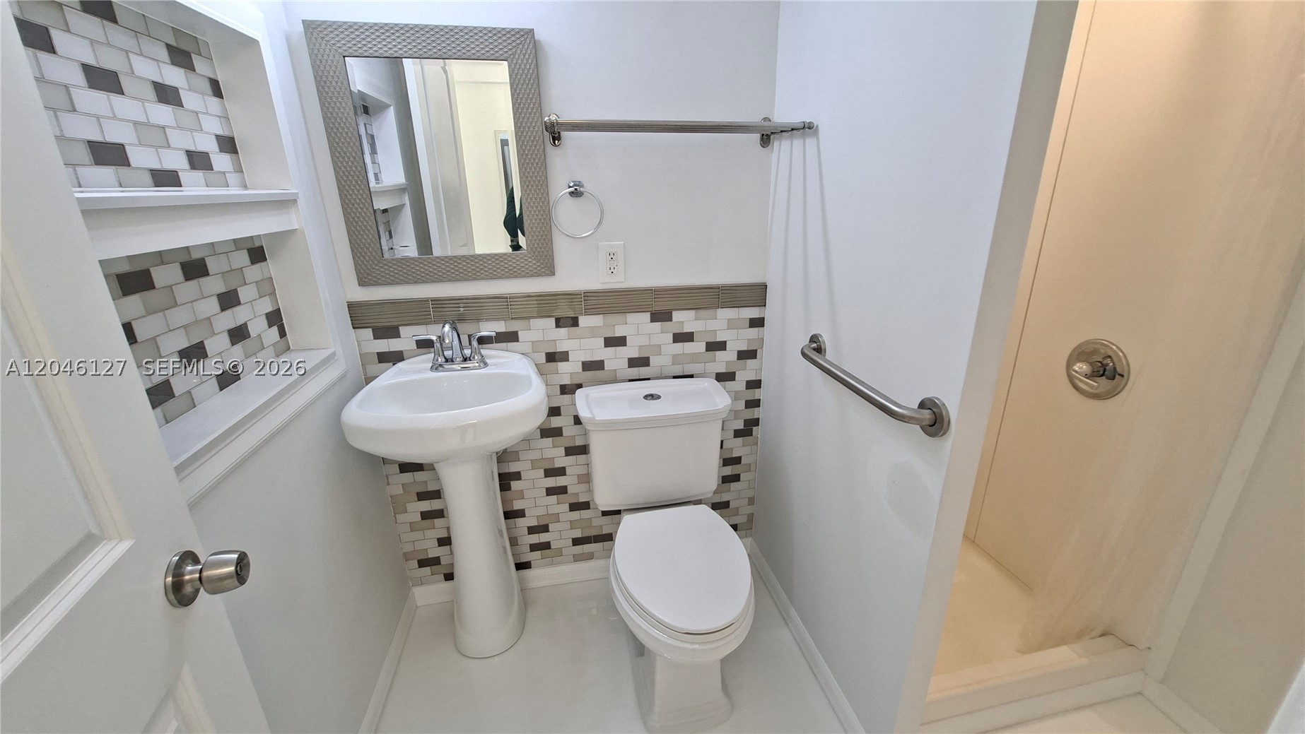 BEVERLY PARK - Residential Lease