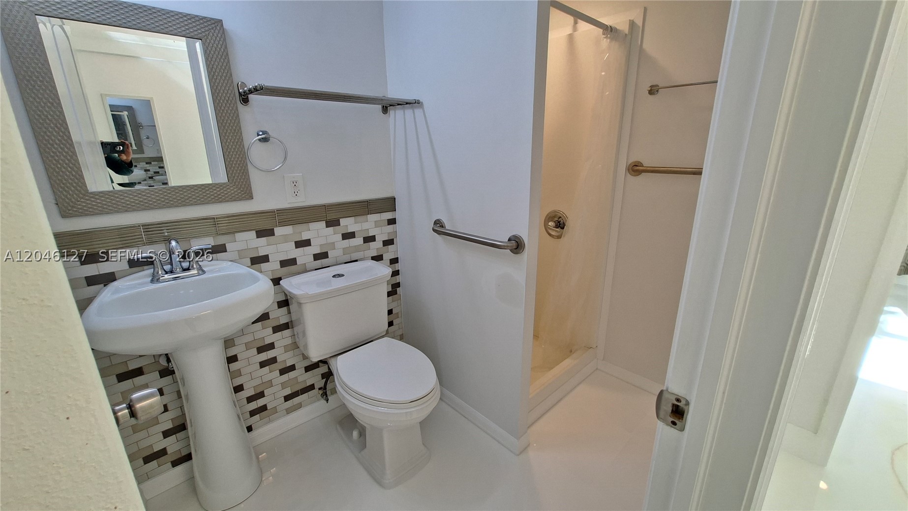 BEVERLY PARK - Residential Lease
