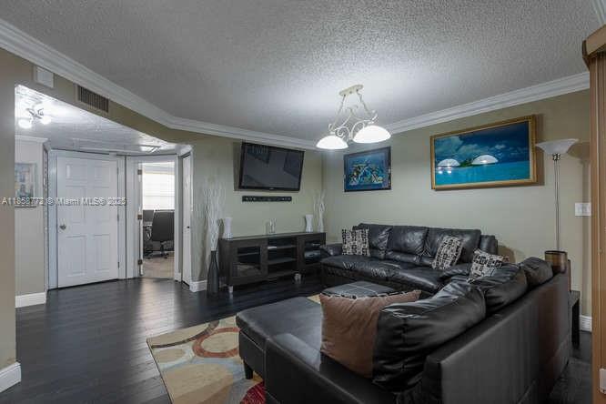LAKESHORE CONDO #4 - Residential