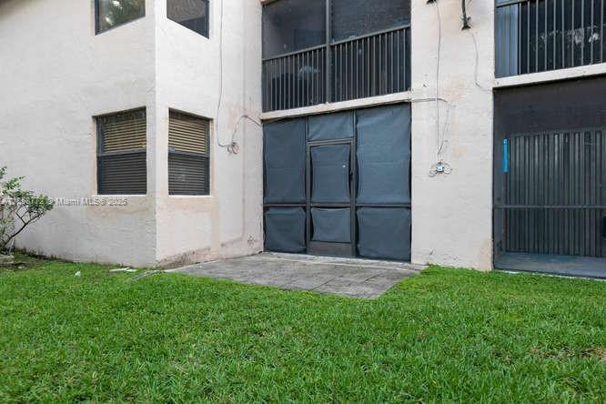 LAKESHORE CONDO #4 - Residential