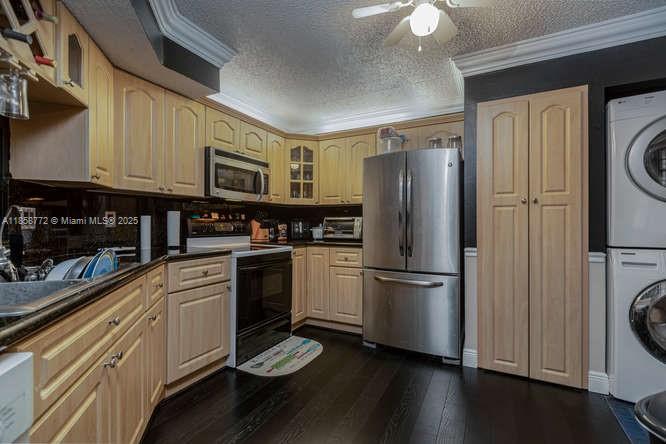 LAKESHORE CONDO #4 - Residential