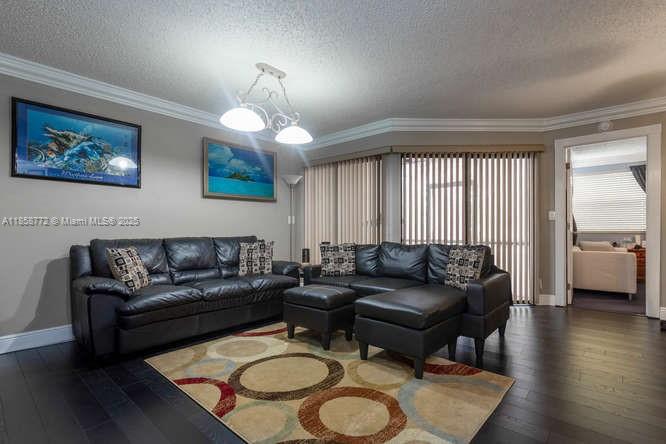 LAKESHORE CONDO #4 - Residential