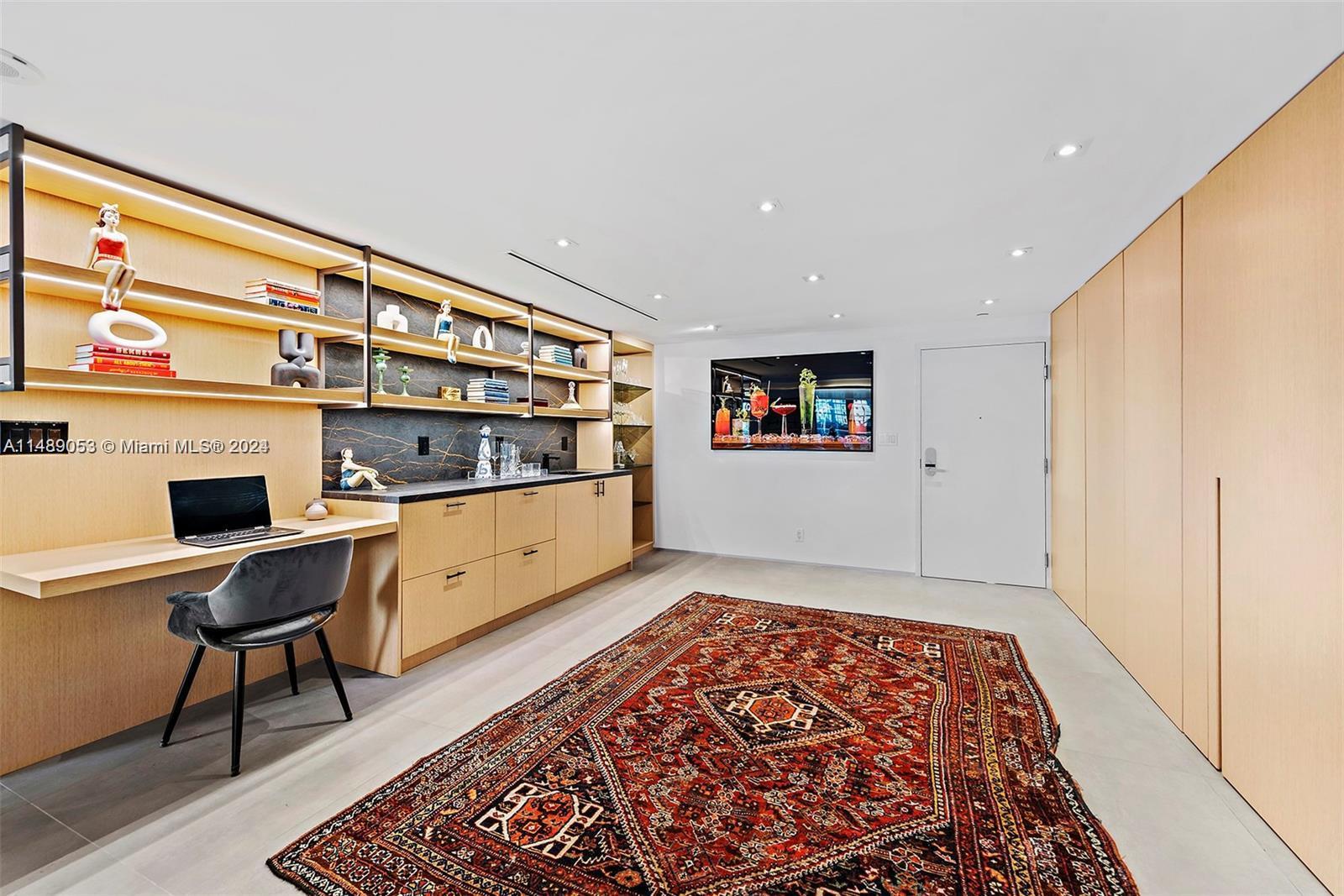 RONEY PALACE CONDO - Residential Lease