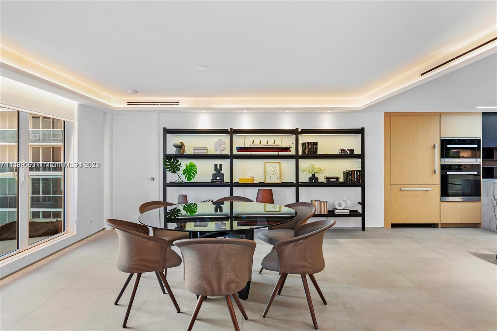 RONEY PALACE CONDO - Residential Lease