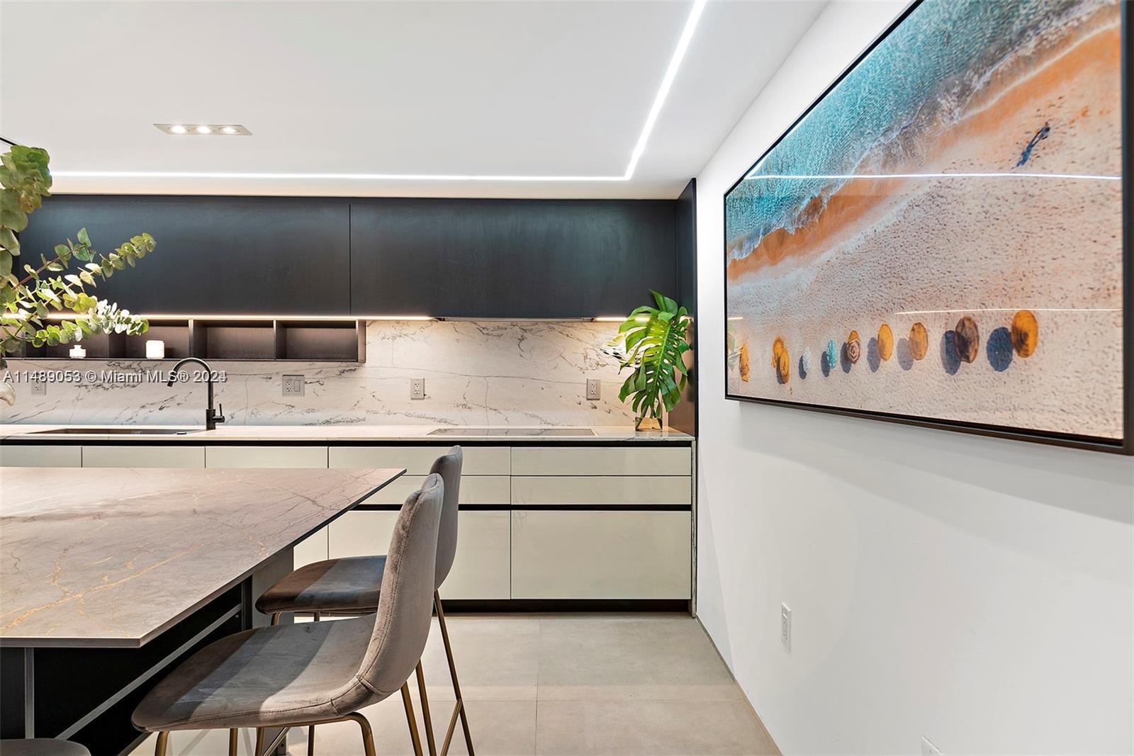 RONEY PALACE CONDO - Residential Lease