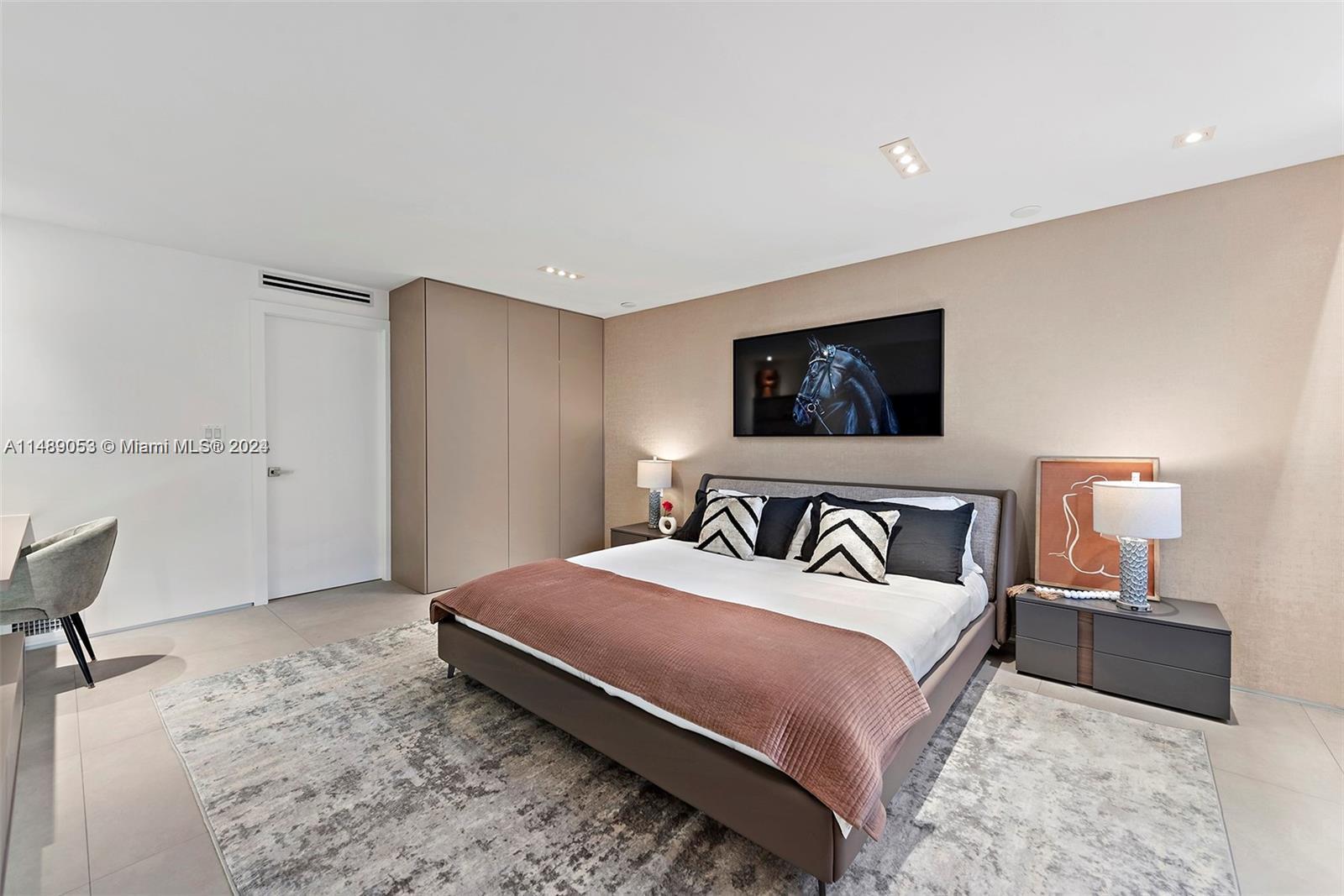 RONEY PALACE CONDO - Residential Lease
