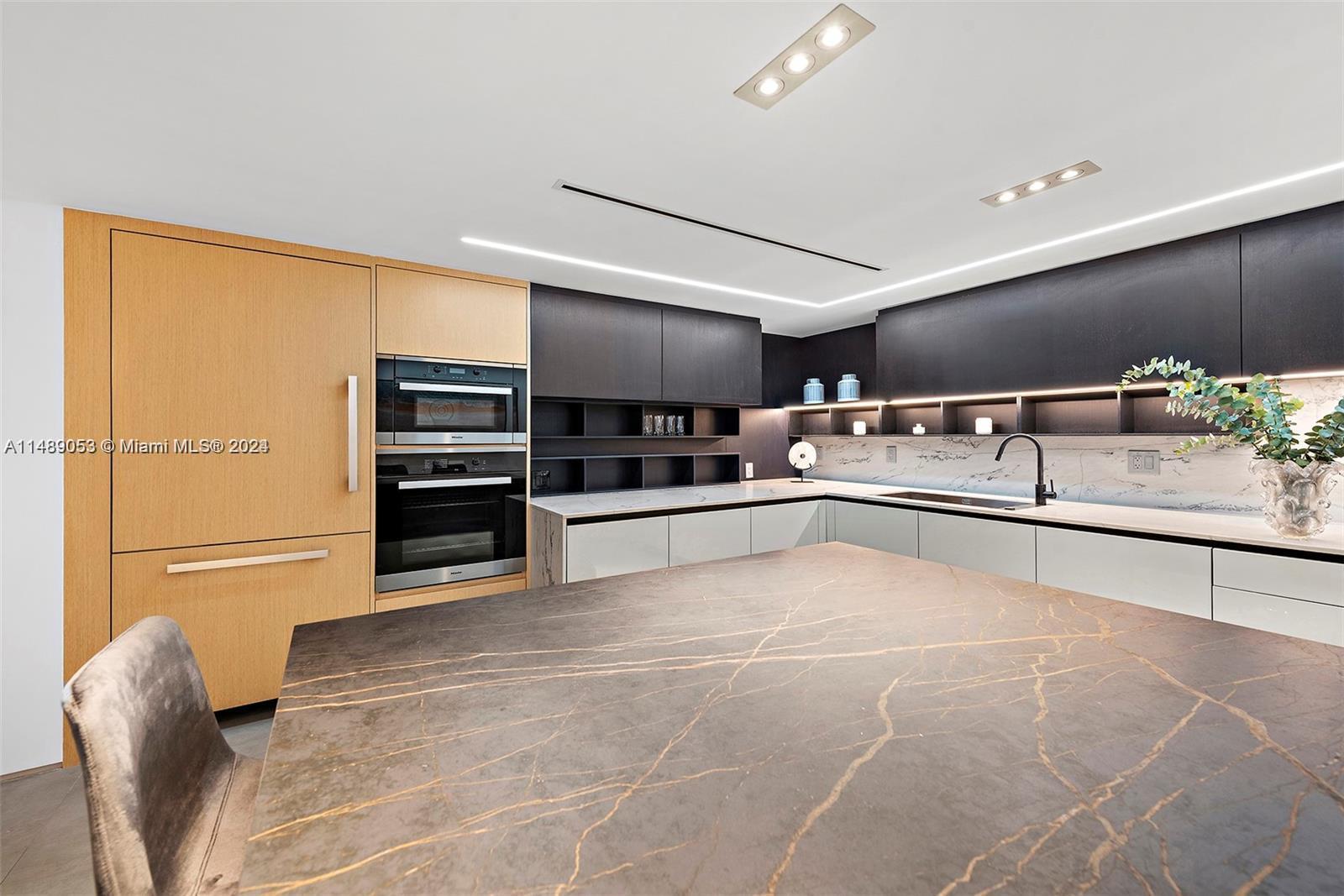 RONEY PALACE CONDO - Residential Lease