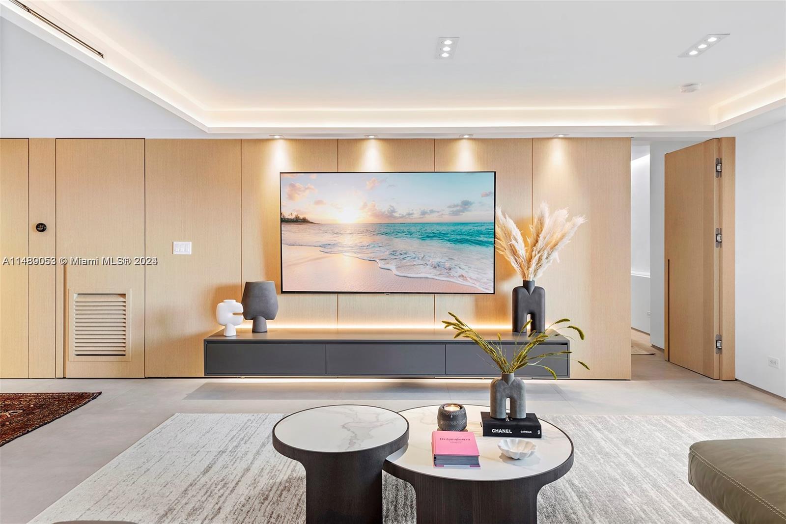 RONEY PALACE CONDO - Residential Lease