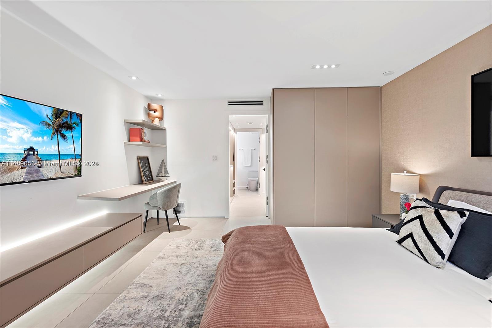 RONEY PALACE CONDO - Residential Lease