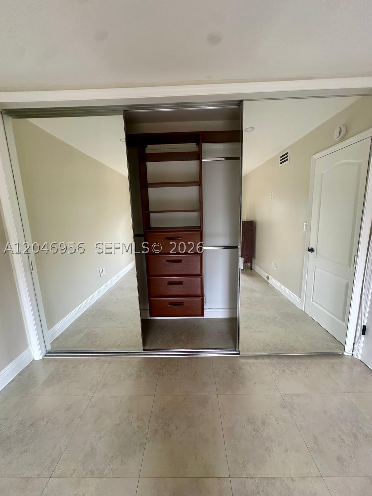 SUNSET POINT CONDO - Residential Lease