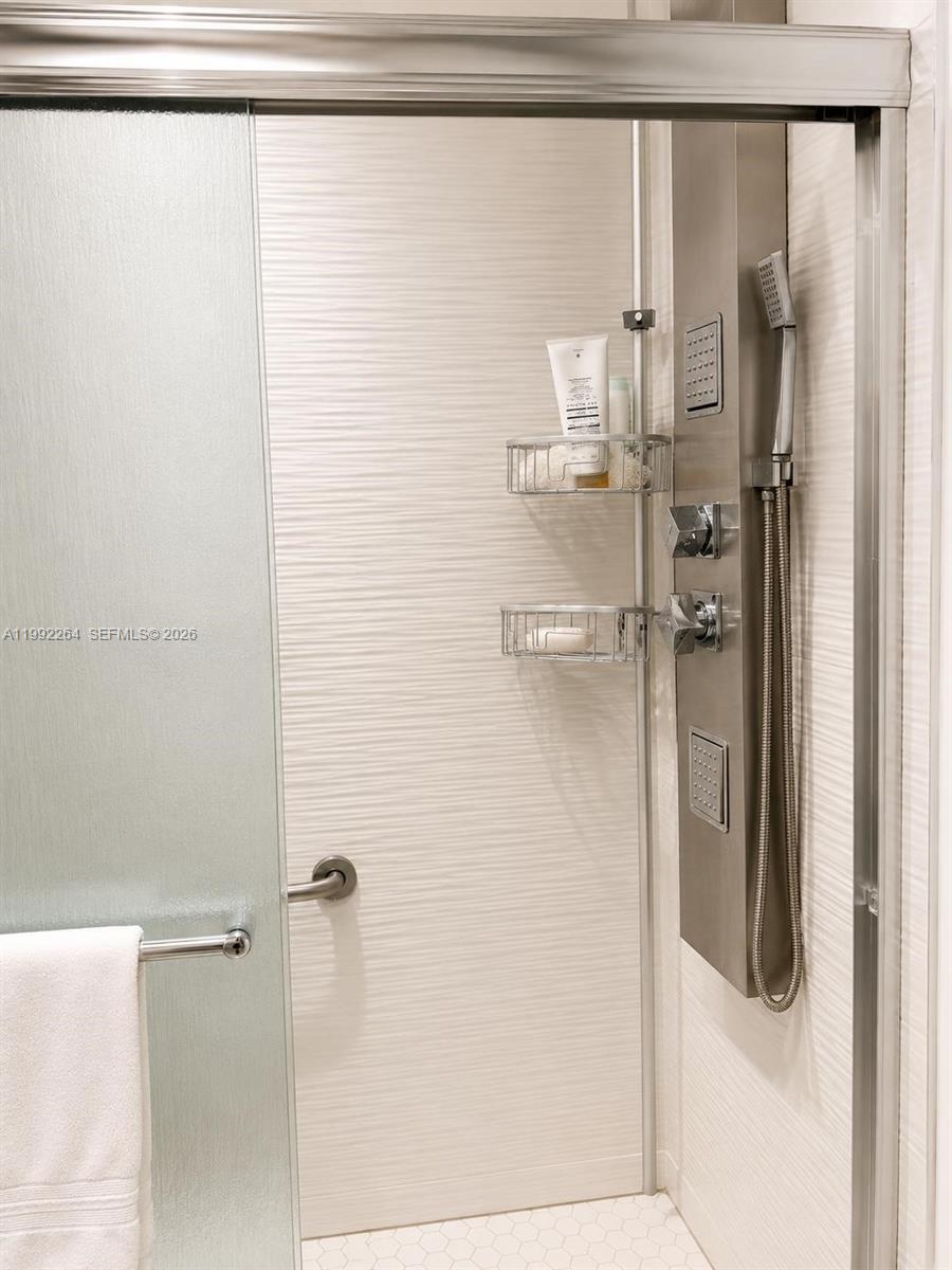 VILLAS OF AMBERWOOD CONDO - Residential