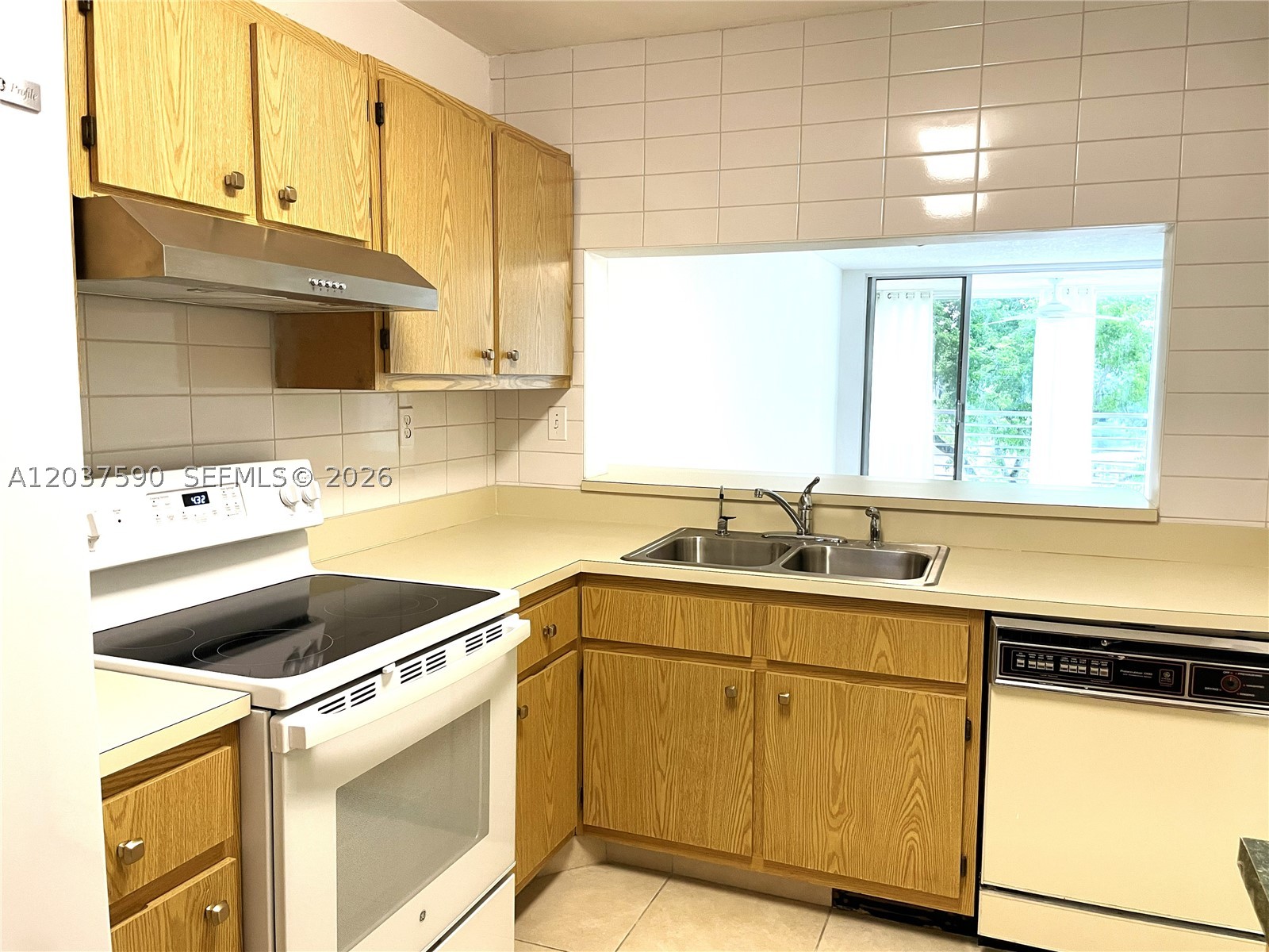 CONDO 6 OF SABAL PALM CON - Residential Lease