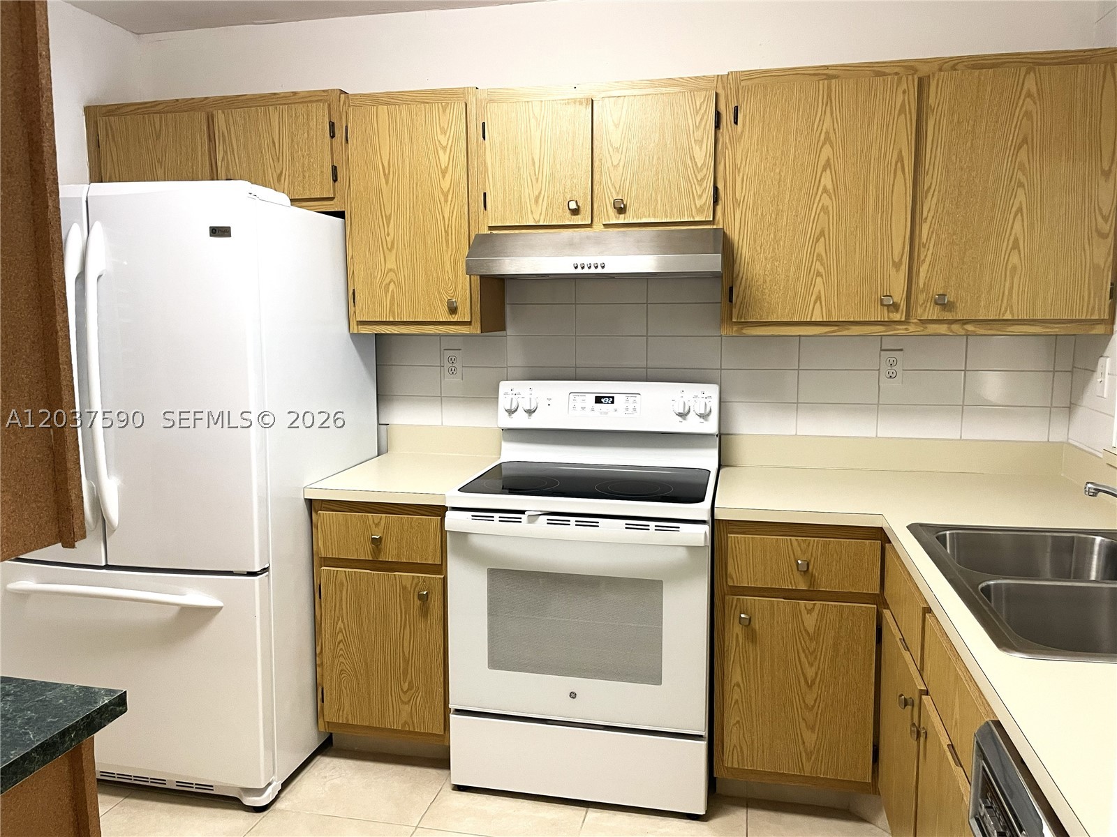 CONDO 6 OF SABAL PALM CON - Residential Lease
