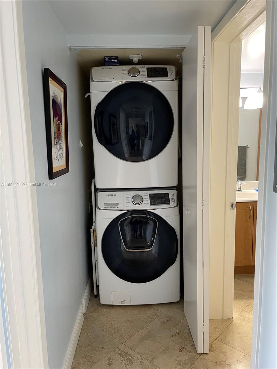 BREEZE CONDO - Residential Lease