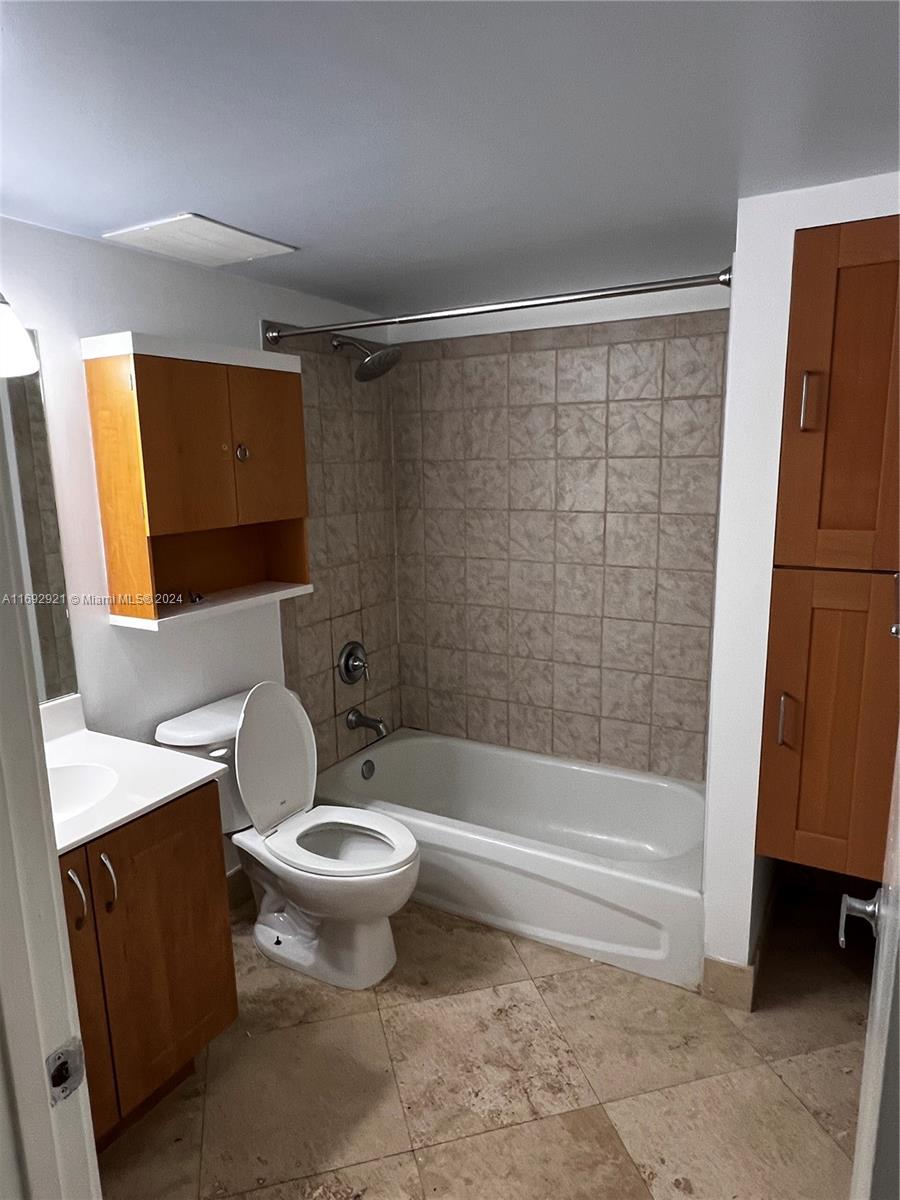 BREEZE CONDO - Residential Lease