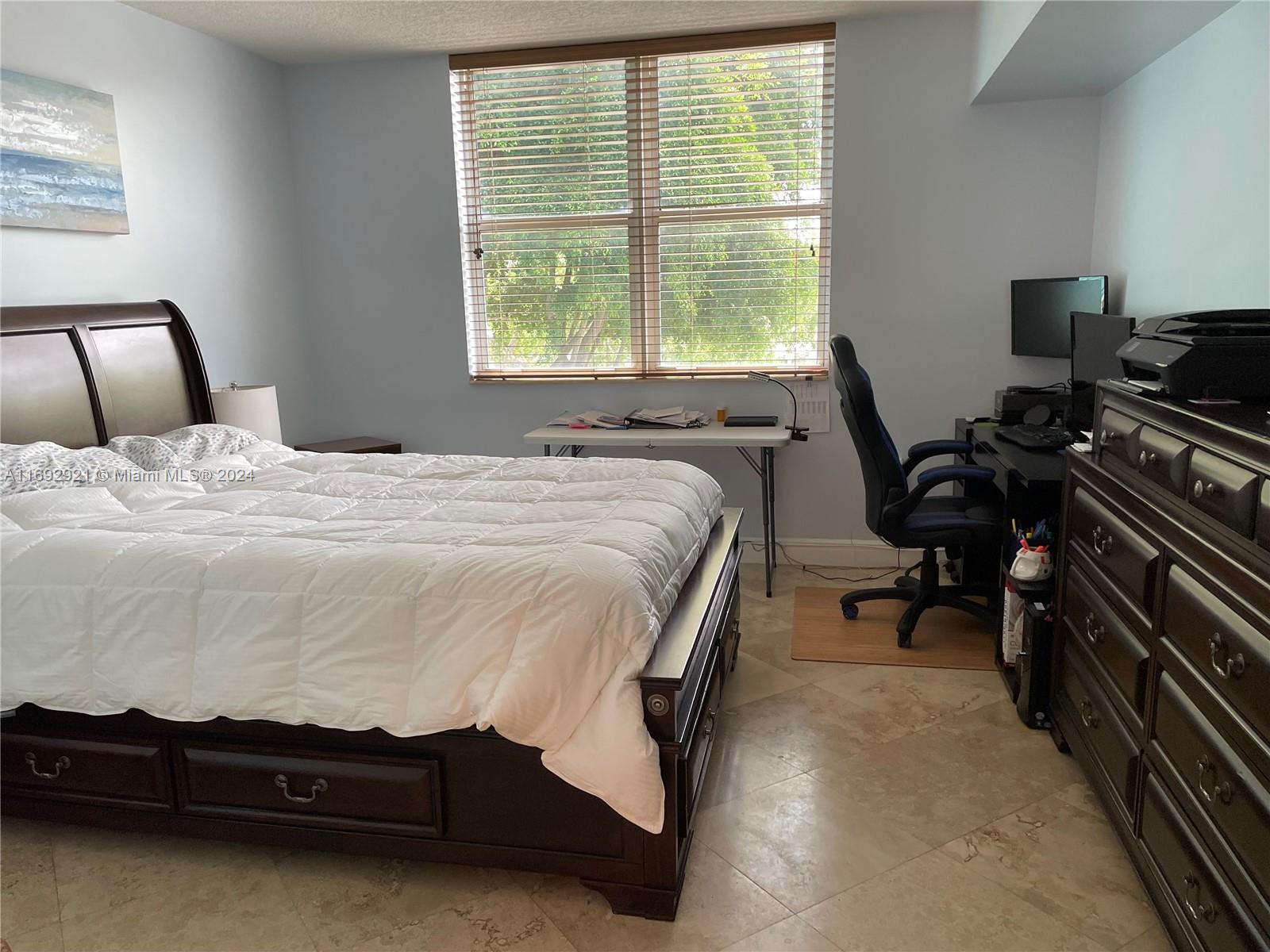 BREEZE CONDO - Residential Lease