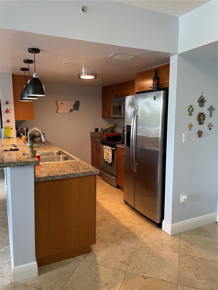 BREEZE CONDO - Residential Lease