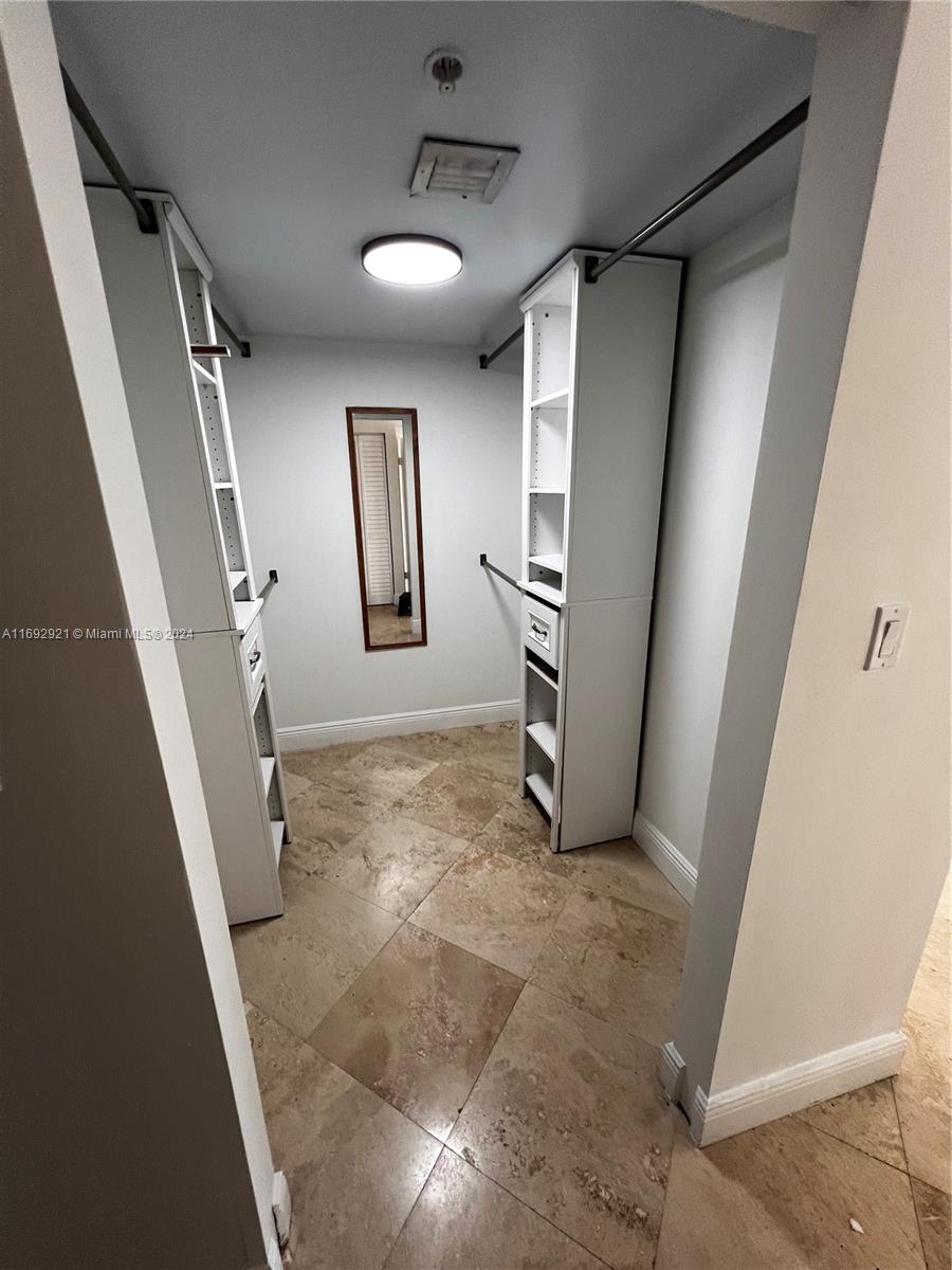 BREEZE CONDO - Residential Lease